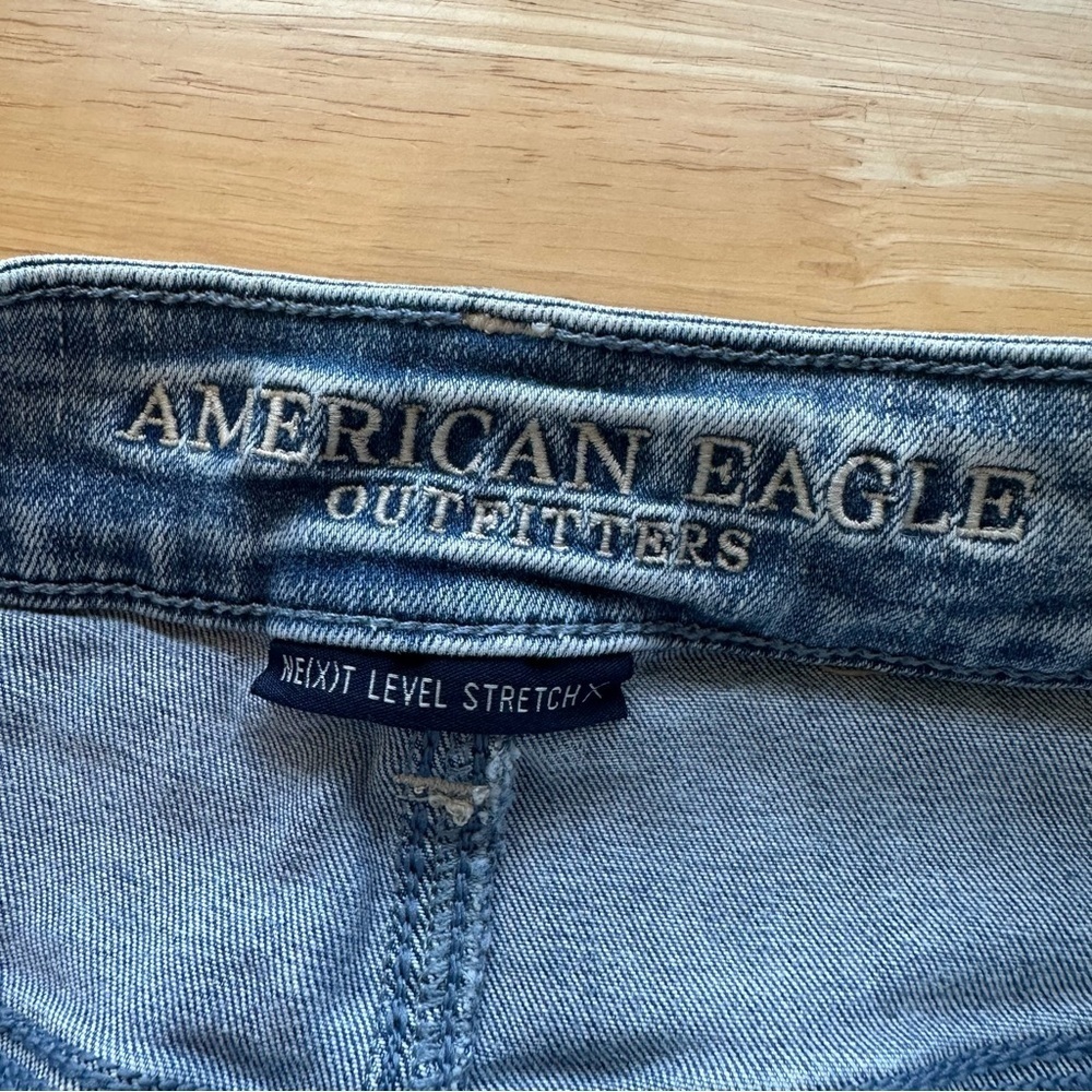 American Eagle AE Super High Rise Light Wash Distressed Mini Skirt Sz 8 Stretch - Picture 5 of 8